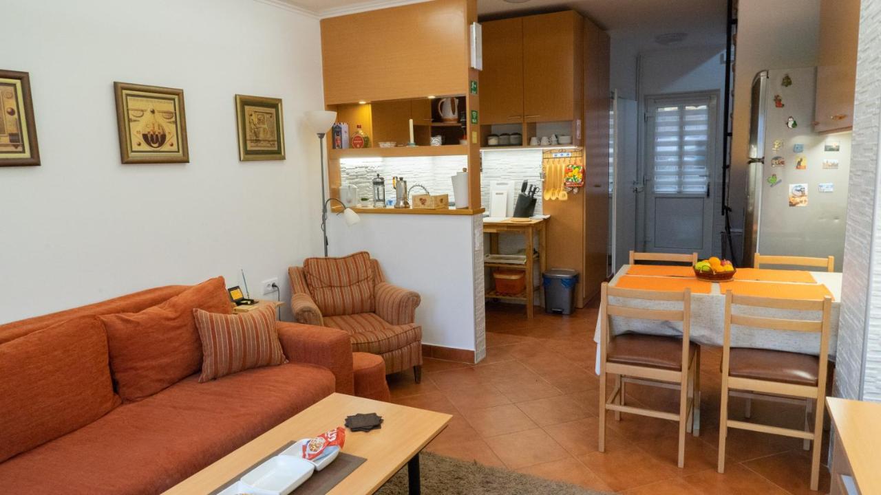 Apartment Akacija Gardens Belgrad Exteriör bild