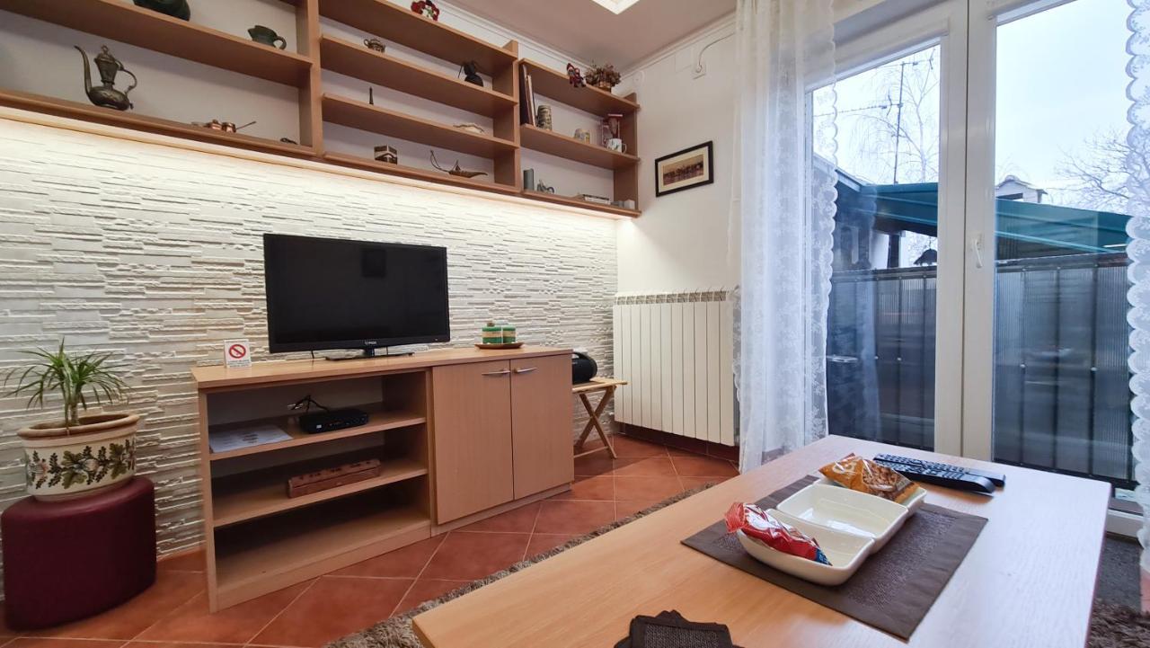 Apartment Akacija Gardens Belgrad Exteriör bild