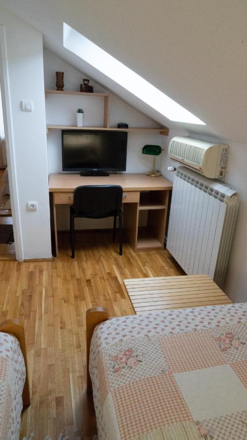 Apartment Akacija Gardens Belgrad Exteriör bild