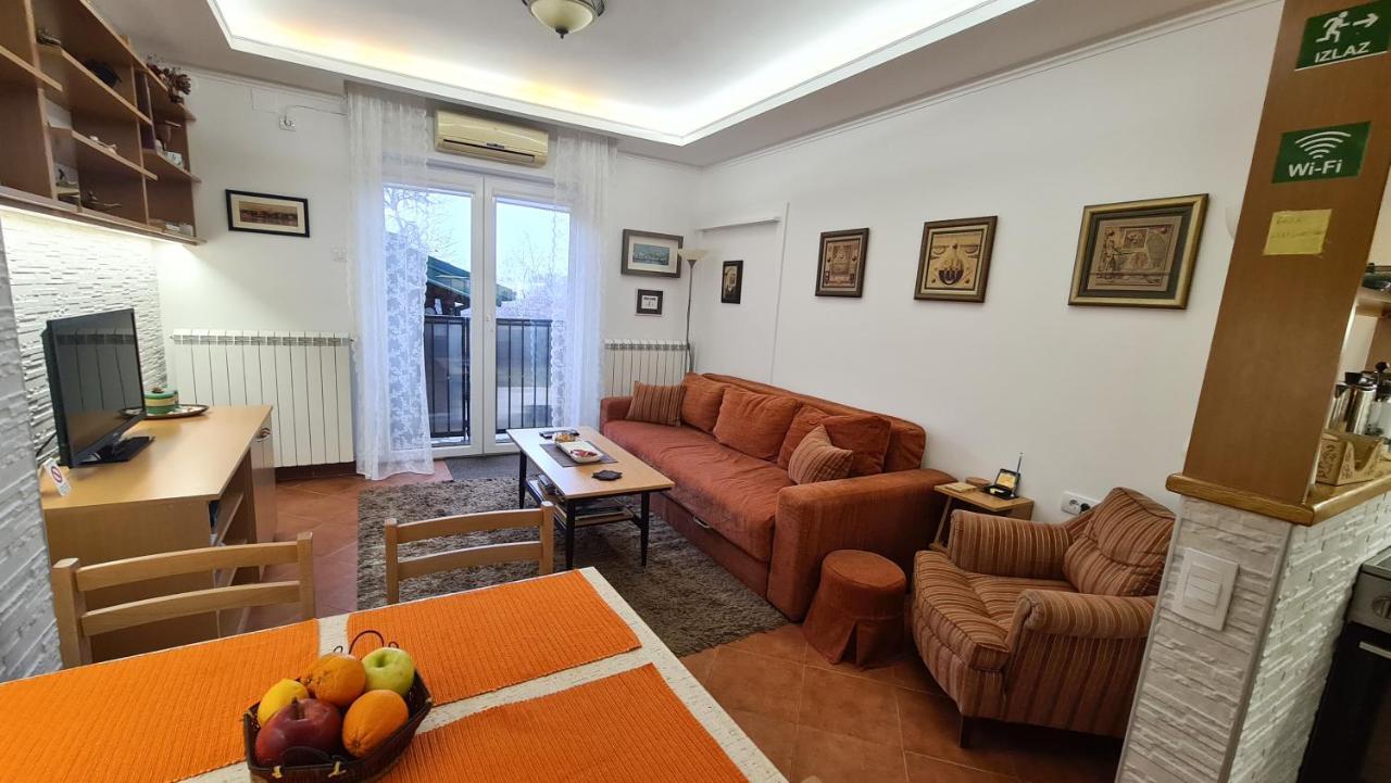 Apartment Akacija Gardens Belgrad Exteriör bild
