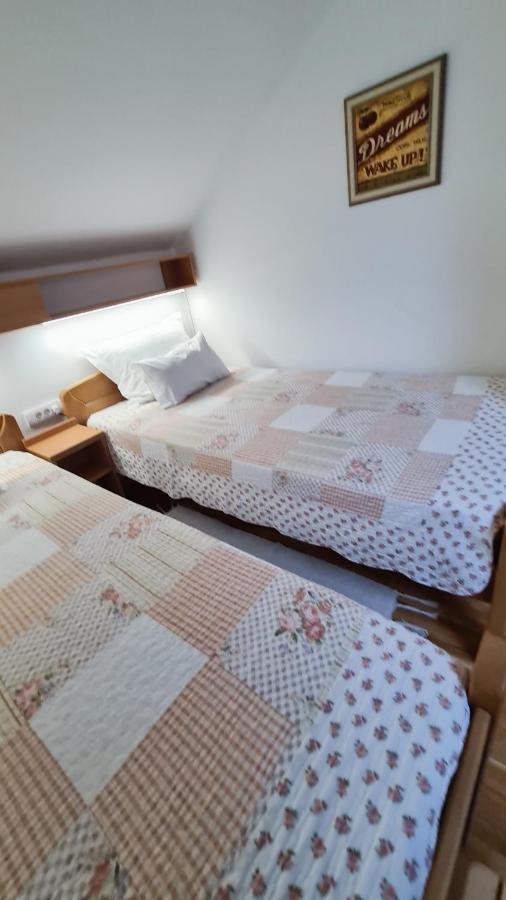 Apartment Akacija Gardens Belgrad Exteriör bild