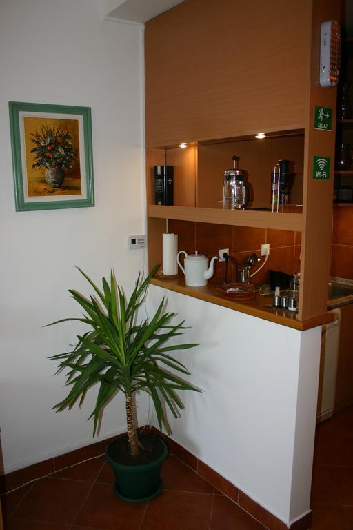 Apartment Akacija Gardens Belgrad Rum bild