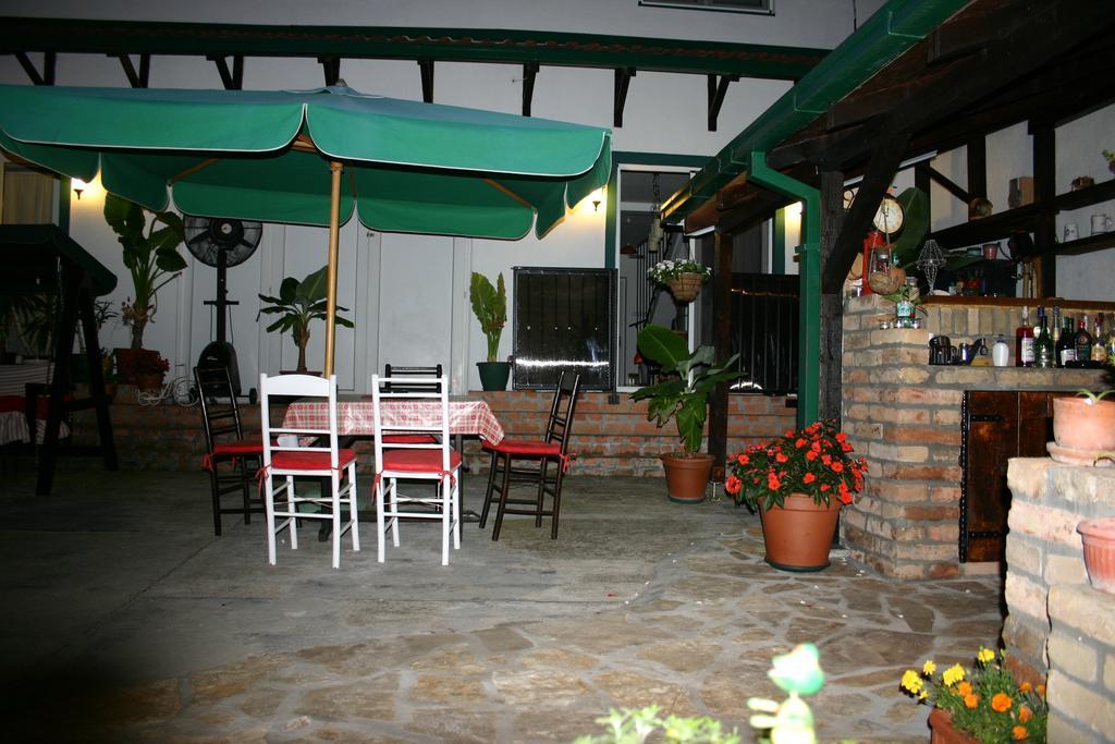 Apartment Akacija Gardens Belgrad Exteriör bild