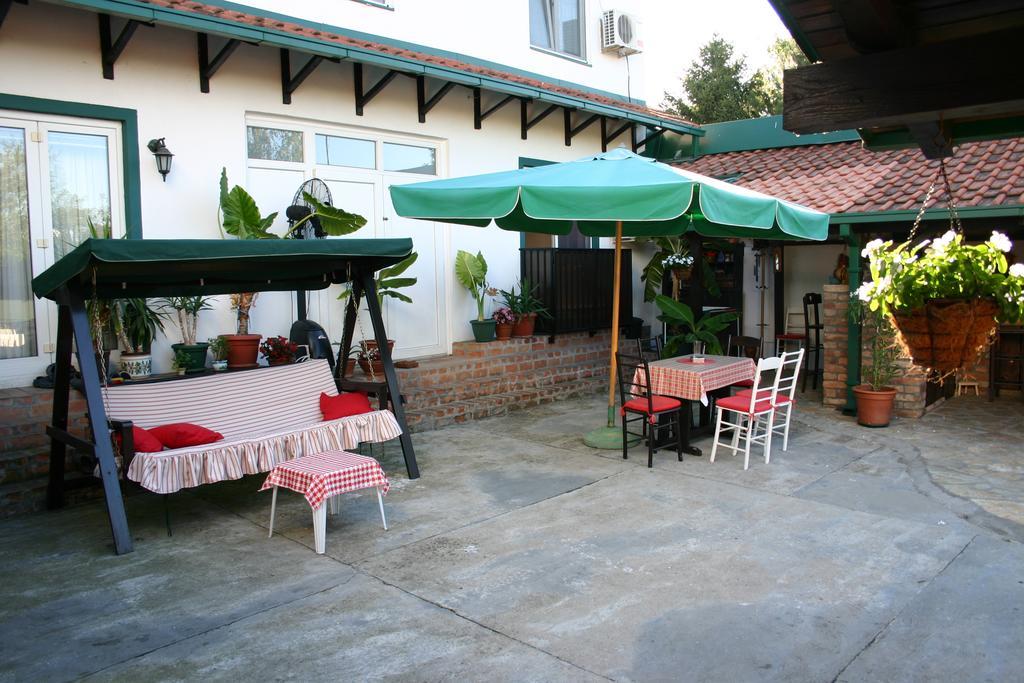 Apartment Akacija Gardens Belgrad Exteriör bild