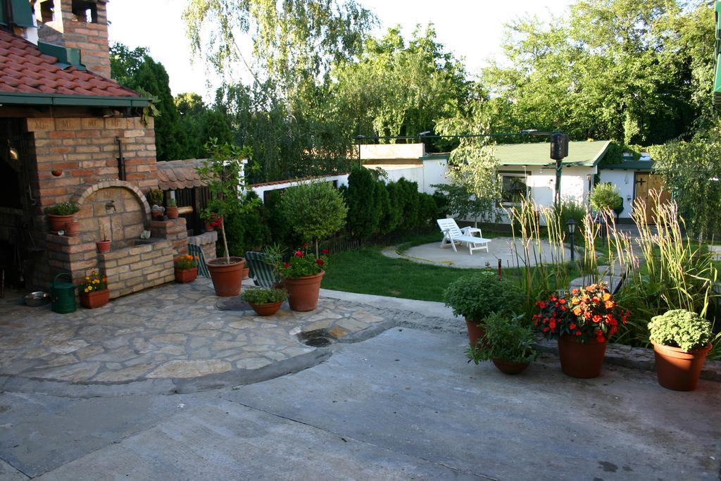 Apartment Akacija Gardens Belgrad Exteriör bild